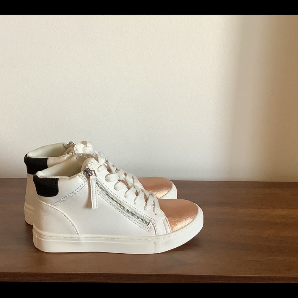 Universal Thread tennis shoes - Picture 4 of 8